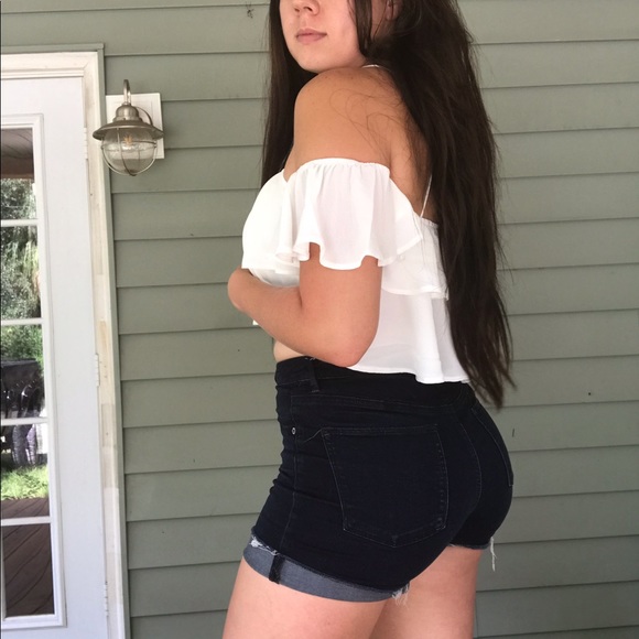 << Ruffle Off the Shoulder Crop Top >> - Picture 5 of 5